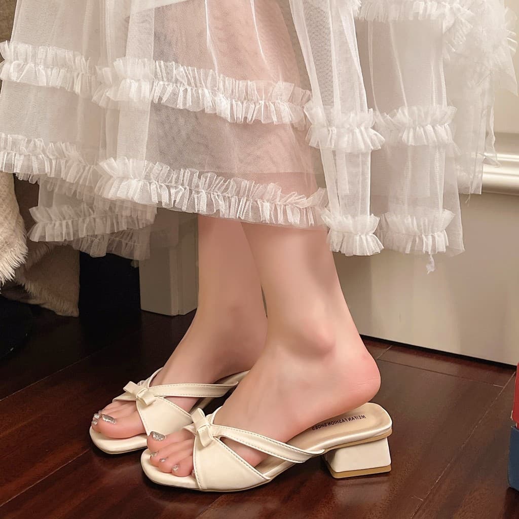 Estilo de noite estilo francês estilo noite dedo do pé quadrado arco Flip-Flops feminino 2025 primavera novo estilo exte