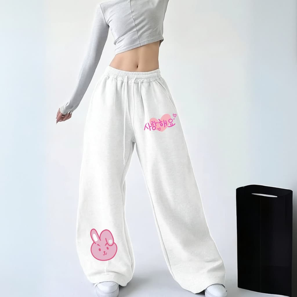 Calça Wide Moletom Feminina Confortavel Estampa Coelhinho Coreano Moda Urbana Hype Flanelada