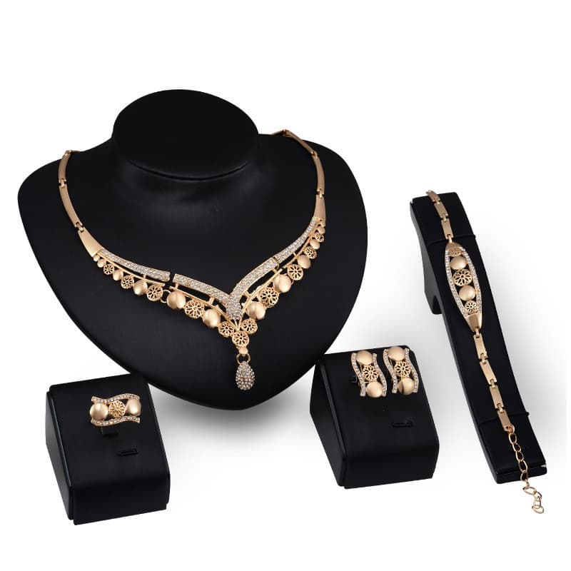 Conjunto de acessórios femininos: brincos e colares banhados a ouro, conjunto de joias da moda de 4 peças, Material de l