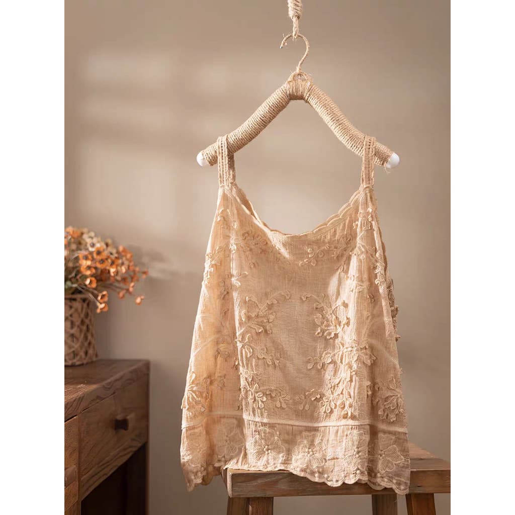 Verão novo estilo literário Retro oco bordado camisa de fundo feminino solto estilo Mori estilingue feminino All-Match c