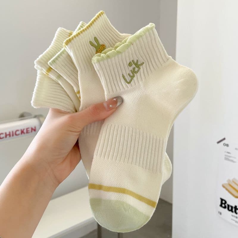 Meias femininas ins primavera verão leite fresco verde dos desenhos animados bordado meias de algodão estilo fino estilo