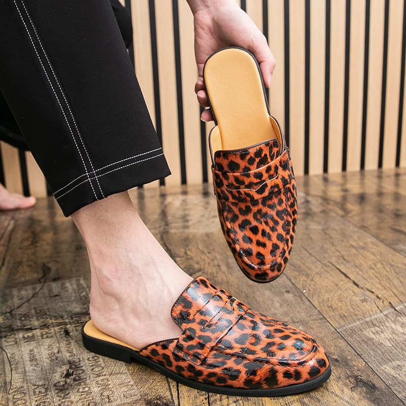 Sapatos de couro com estampa de leopardo Baotou meia chinelos masculinos moda Casual preguiçoso chinelos de couro respir