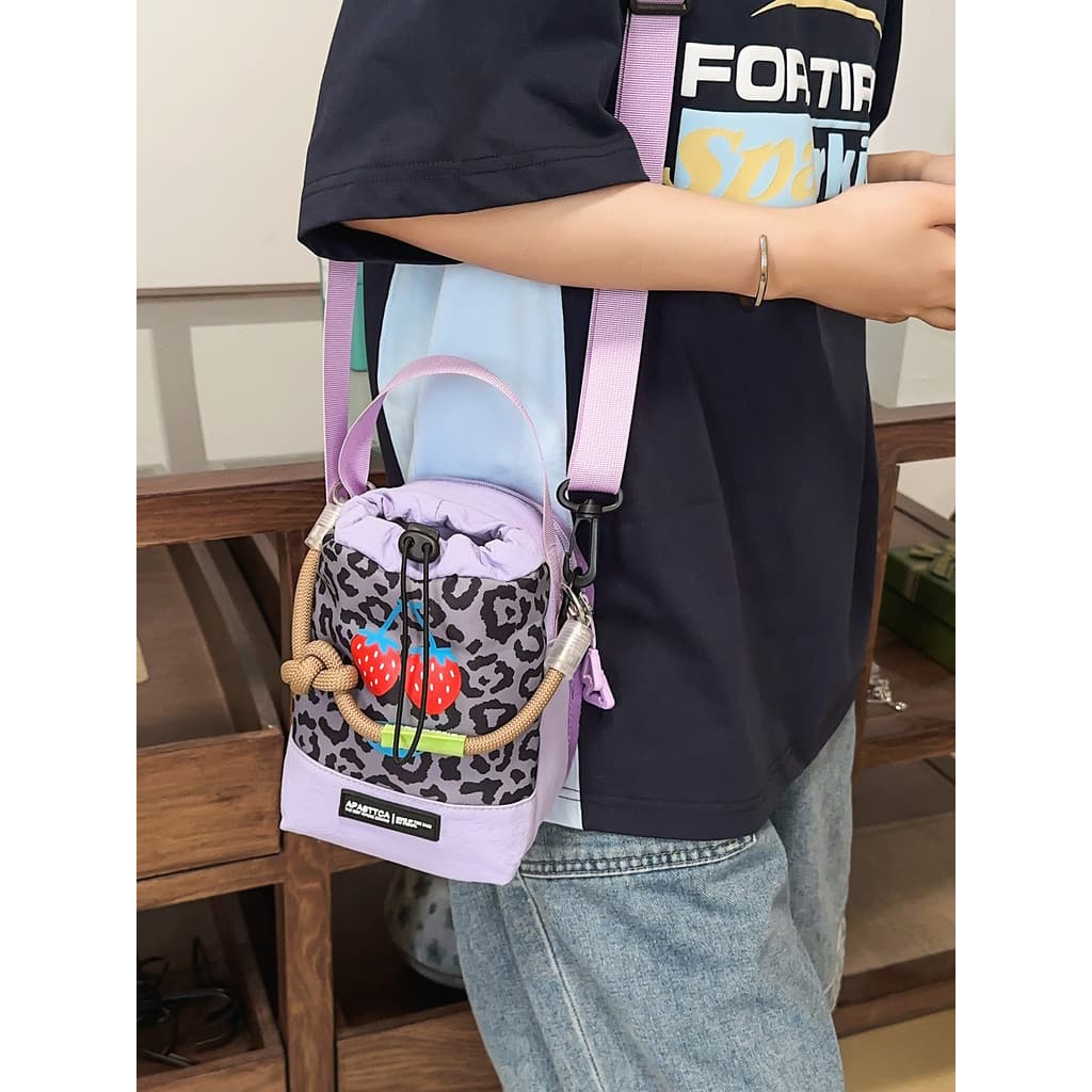 2026 Super quente pequeno saco novo estilo leopardo impressão portátil dupla utilização saco do telefone móvel nicho úni