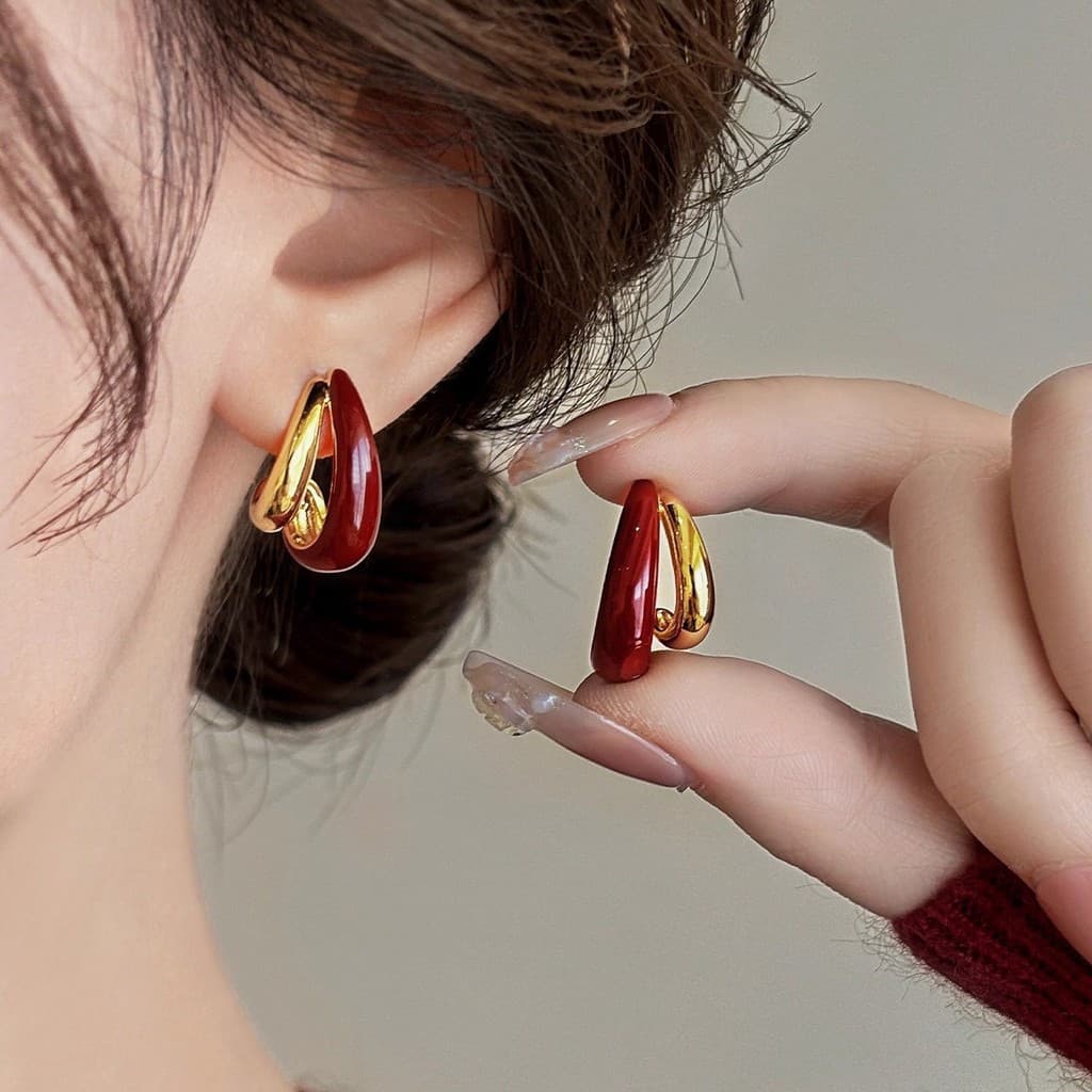 [Estoque pronto] Brincos de esmalte de gotejamento vermelho vinho feminino luz luxo High-End brincos exclusivos elegante