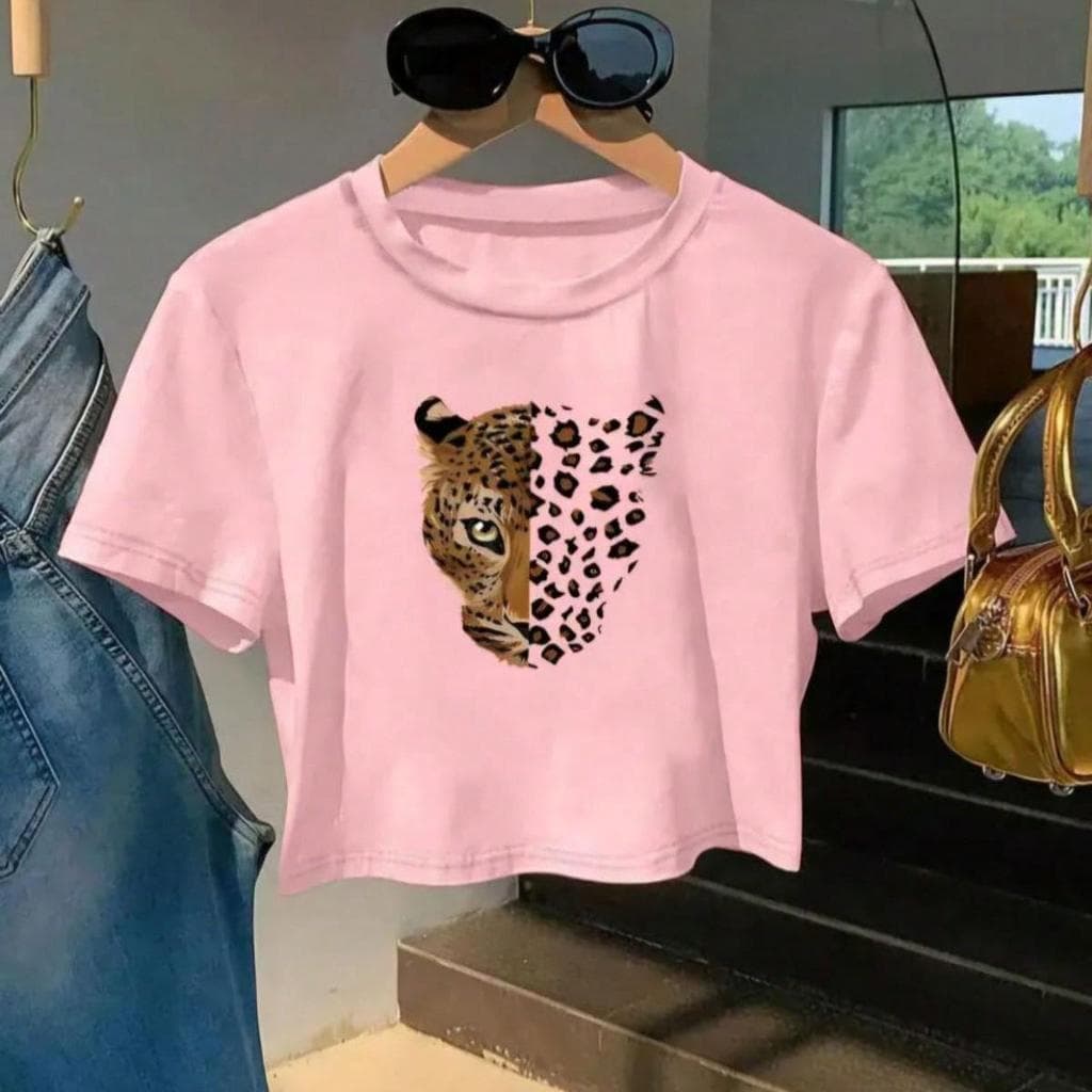 Cropped Feminino Estampa Tigre Com Design Leopardo Camiseta De Manga Curta Gola Redonda Ajustado