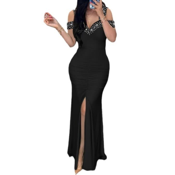 Vestido elegante feminino com strass, ombros à mostra, corte justo, cintura alta, bodycon, com fenda.