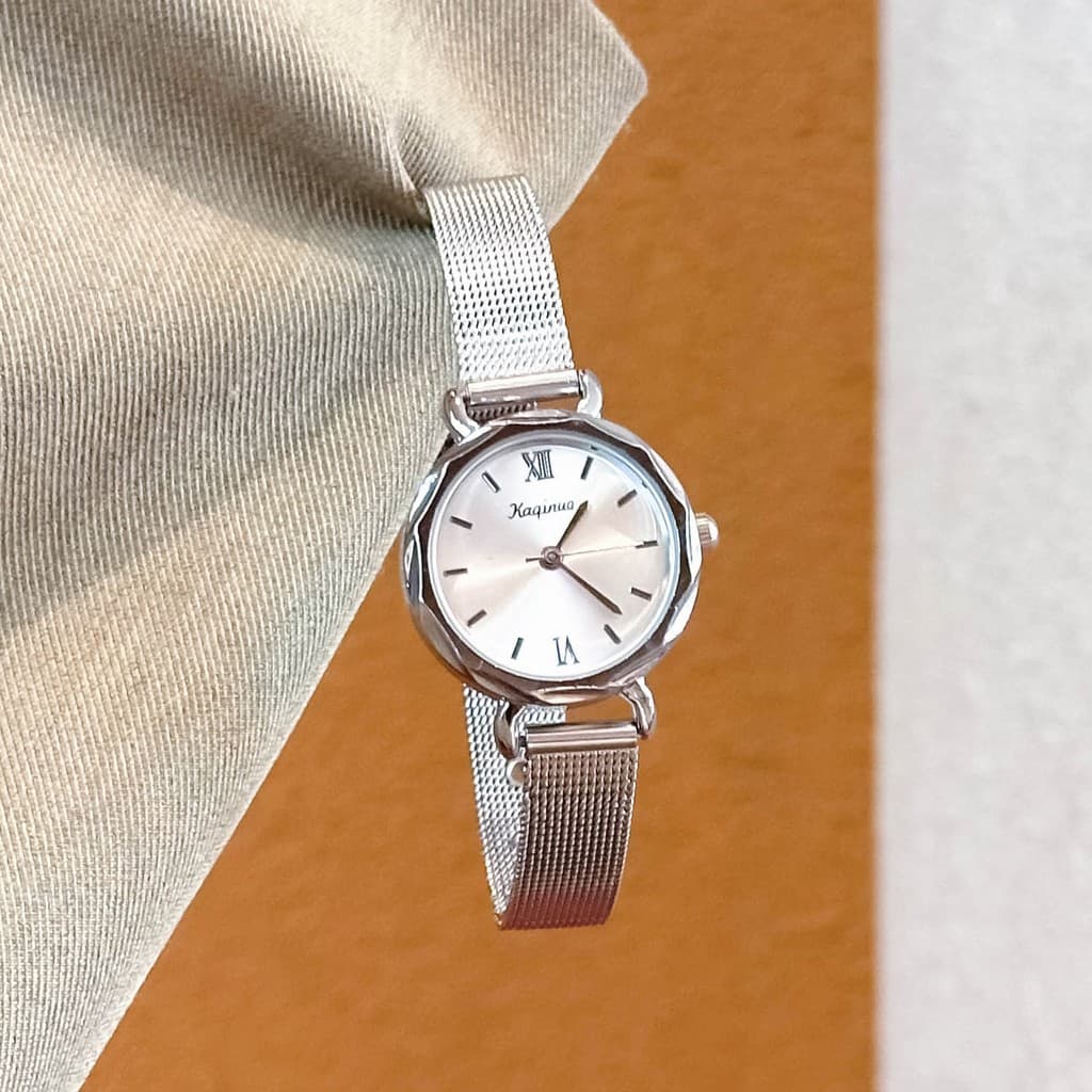 Relógio feminino simples temperamento luz luxo nicho banda de aço estudante júnior escola secundária versão coreana Casu