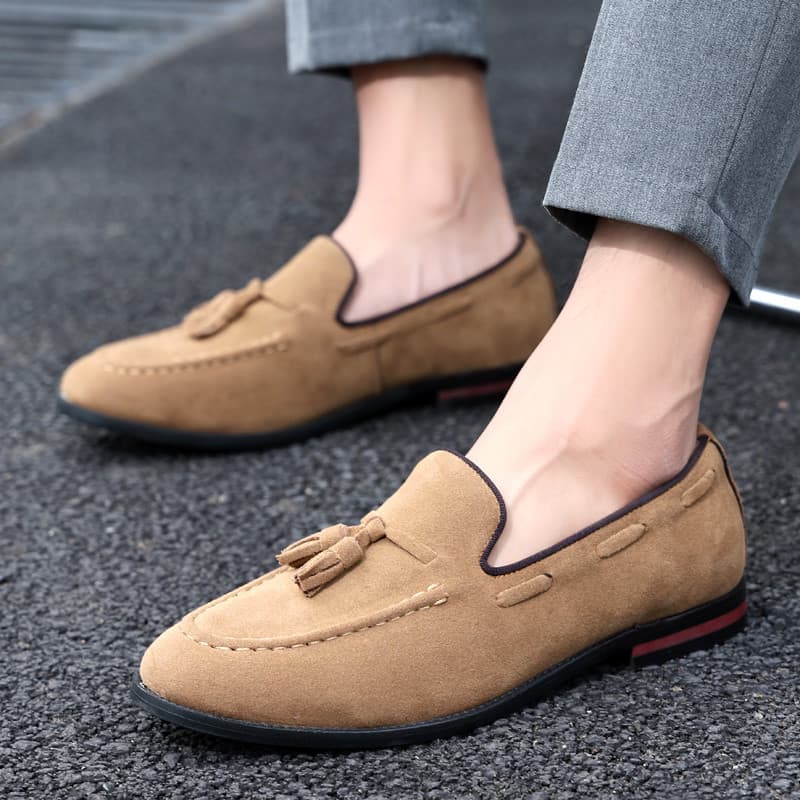 Confortável estilo britânico borla sapatos de couro masculino deslizamento em mocassins moda Casual cabeleireiro sapatos