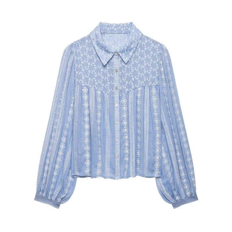 2026 Nova Blusa Feminina Azul Claro com Bordado e Detalhes Vazados, Gola de Lapela, Manga Longa Bufante, Padrão Floral,