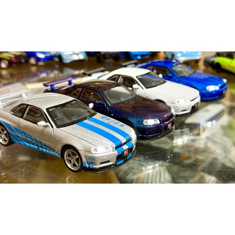Miniatura Nissan skyline GTR R34 Escala 1:32 em metal c/ som e luz