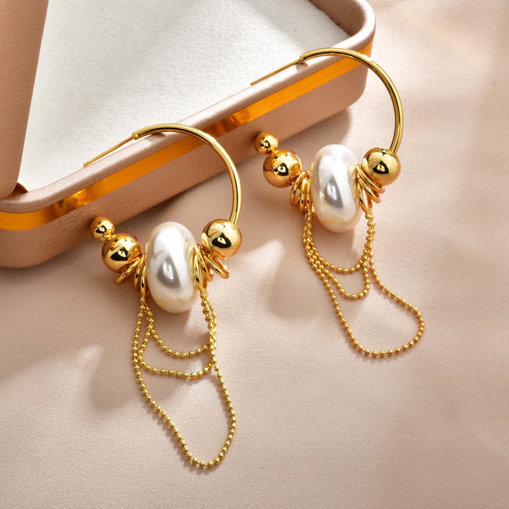 【37】Elegantes brincos de pérolas com franjas em formato de C
