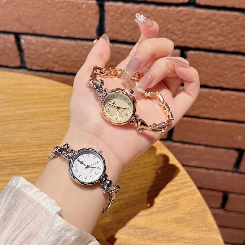 relogio feminino pequeno relogio feminino 2026 novo estilo senhoras relógio feminino luz luxo nicho moda simples versáti
