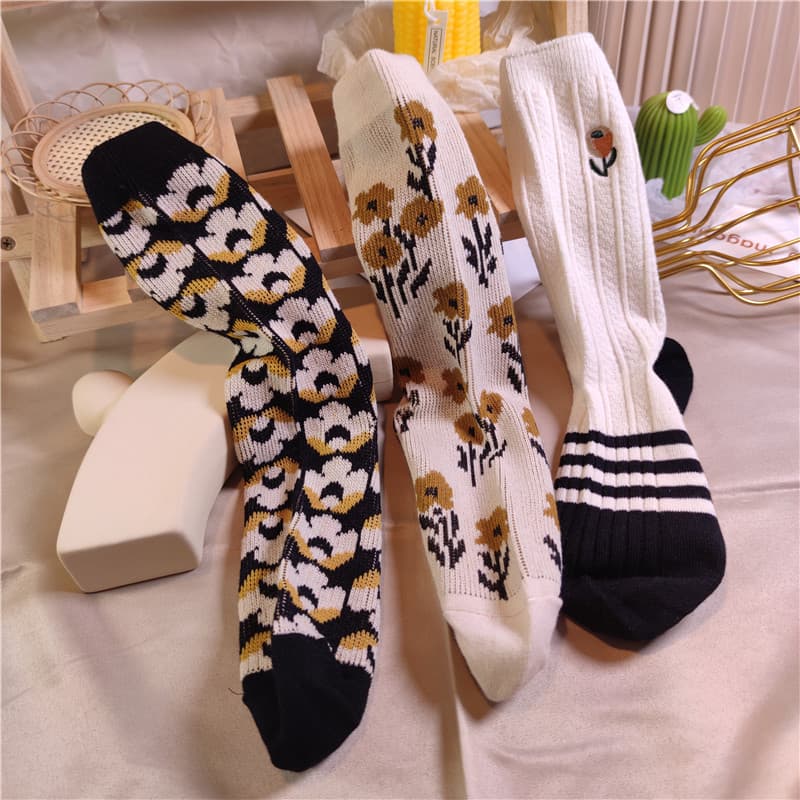 Meias femininas meias de tubo médio puro algodão linha grossa meias da moda japonês Retro meias femininas flor ins pilha
