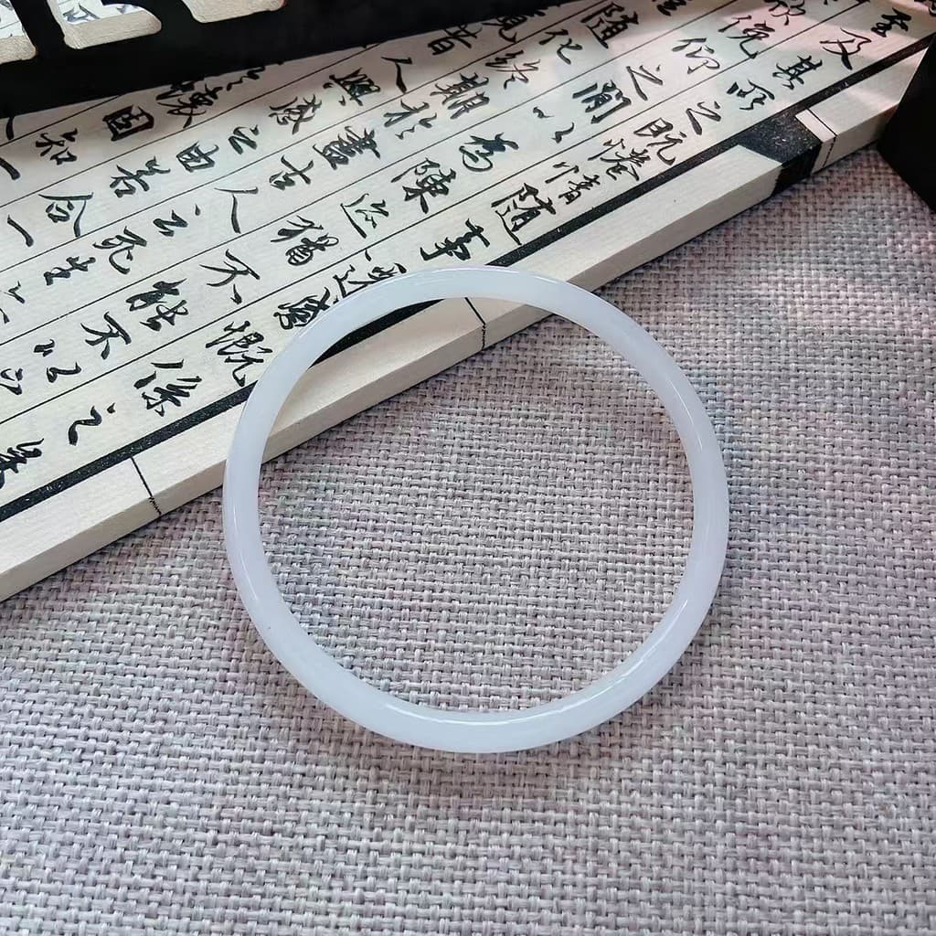 Pulseira redonda vintage estilo menina sob a luz da lua branca, acessório versátil de estilo chinês novo, retro e simple
