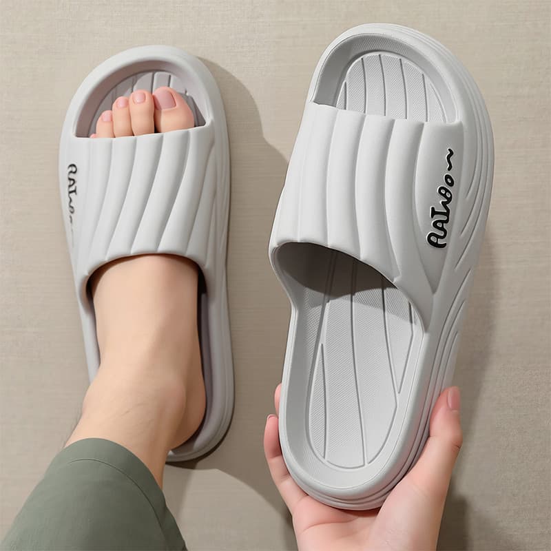 Pisando na merda chinelos estilo masculino 2026 novo estilo verão interior casa banheiro banho antiderrapante sandálias