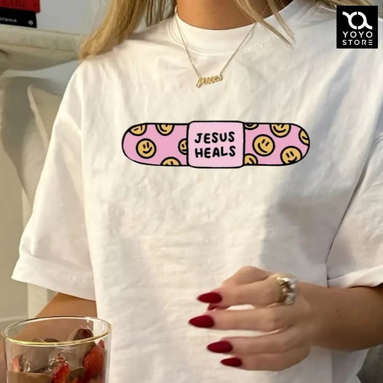 Camiseta Slim T-shirt Feminina Cristã "Jesus Cura" Street Gola Redonda, Casual - Envio Imediato
