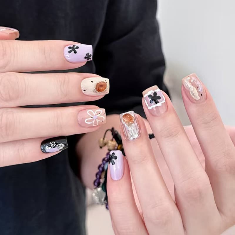 30 peças de unhas postiças Y2K em cromo metálico prateado, formato amendoado, com flores 3D, estilo doce e moderno, com