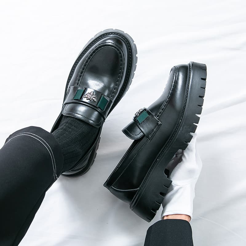 Sapatos de couro de um Pedal masculino britânico na moda aumento interno sapatos casuais de sola grossa couro envernizad