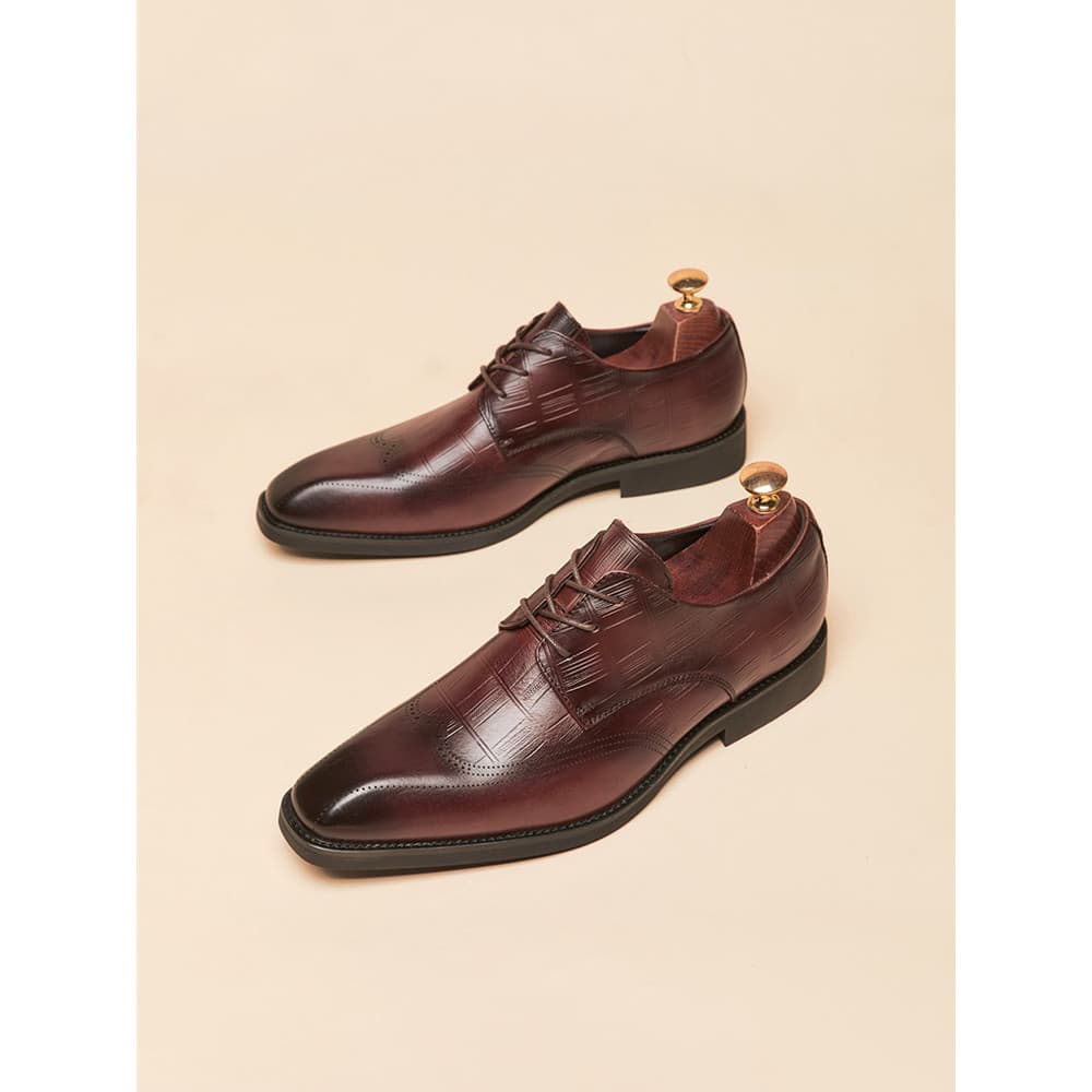 Novos sapatos de couro masculino primavera verão negócios Formal Wear Brooke esculpido sapatos masculinos dedo do pé qua