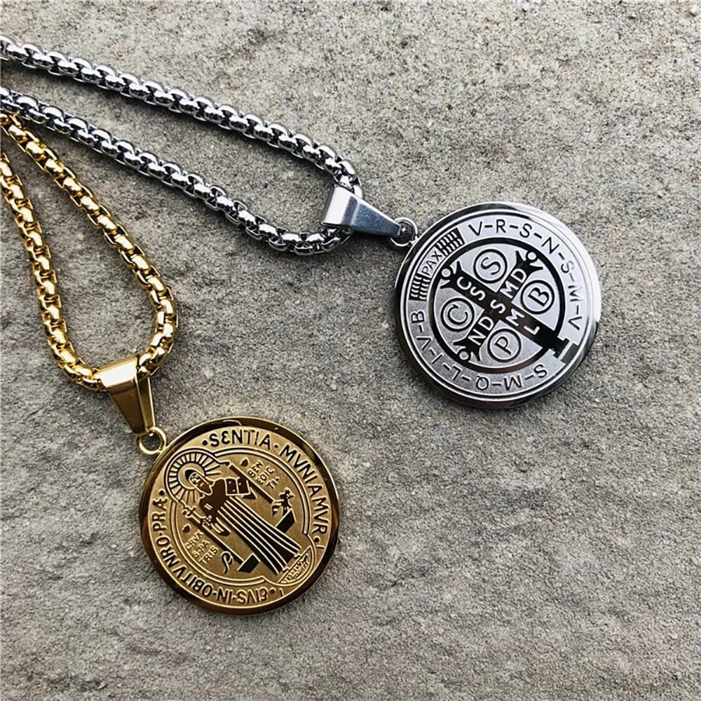 Colar Corrente Aço inoxidável Com Pingente Medalha De São Bento Banhado a Ouro 18K Aço Cirúrgico