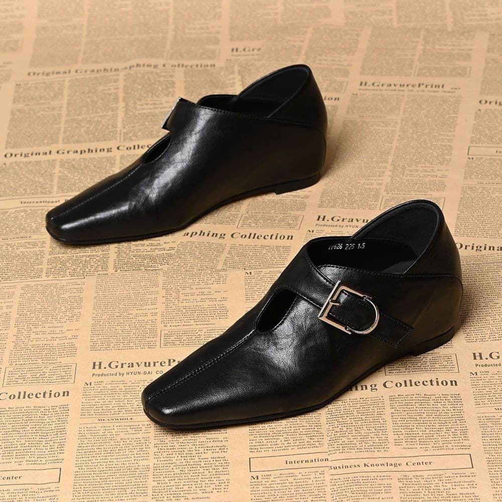 Mocassins femininos com fivela e bico quadrado, novo modelo primavera 2026, sapatos de couro de corte profundo estilo br
