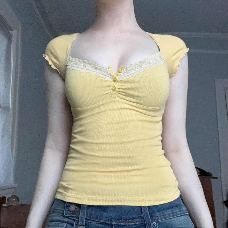 Dopamina amarelo renda costura pescoço quadrado camiseta feminina botão formato de peito botão fino ajuste fungo borda t
