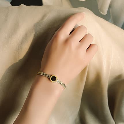 Pulseira com pingente redondo de números romanos, em aço titânio, acessório de moda de luxo leve, estilo europeu e ameri