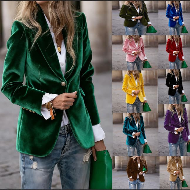 Novo blazer elegante e ajustado em veludo com bolsos decorativos.