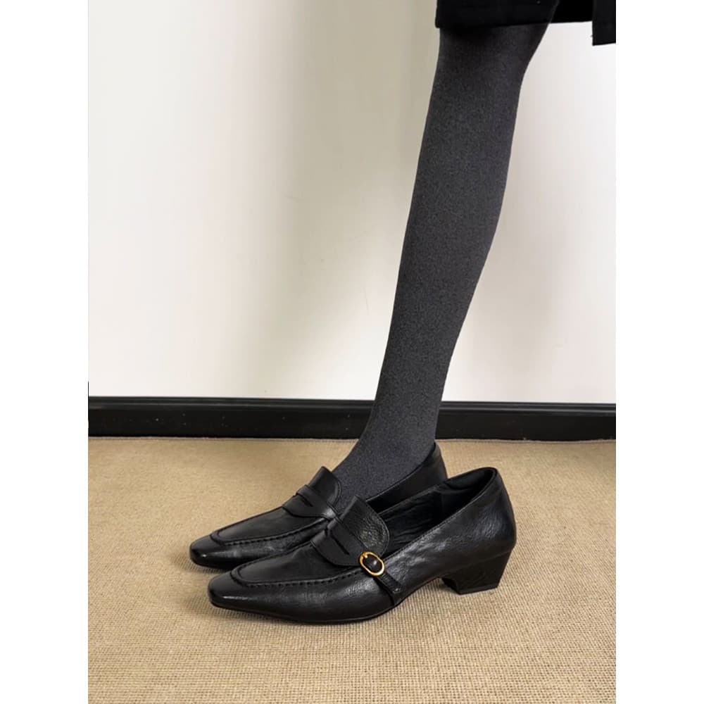 Versão de pele de carneiro ~ mocassins de dedo quadrado feminino 2026 novo estilo fivela preta salto baixo Commuter All-
