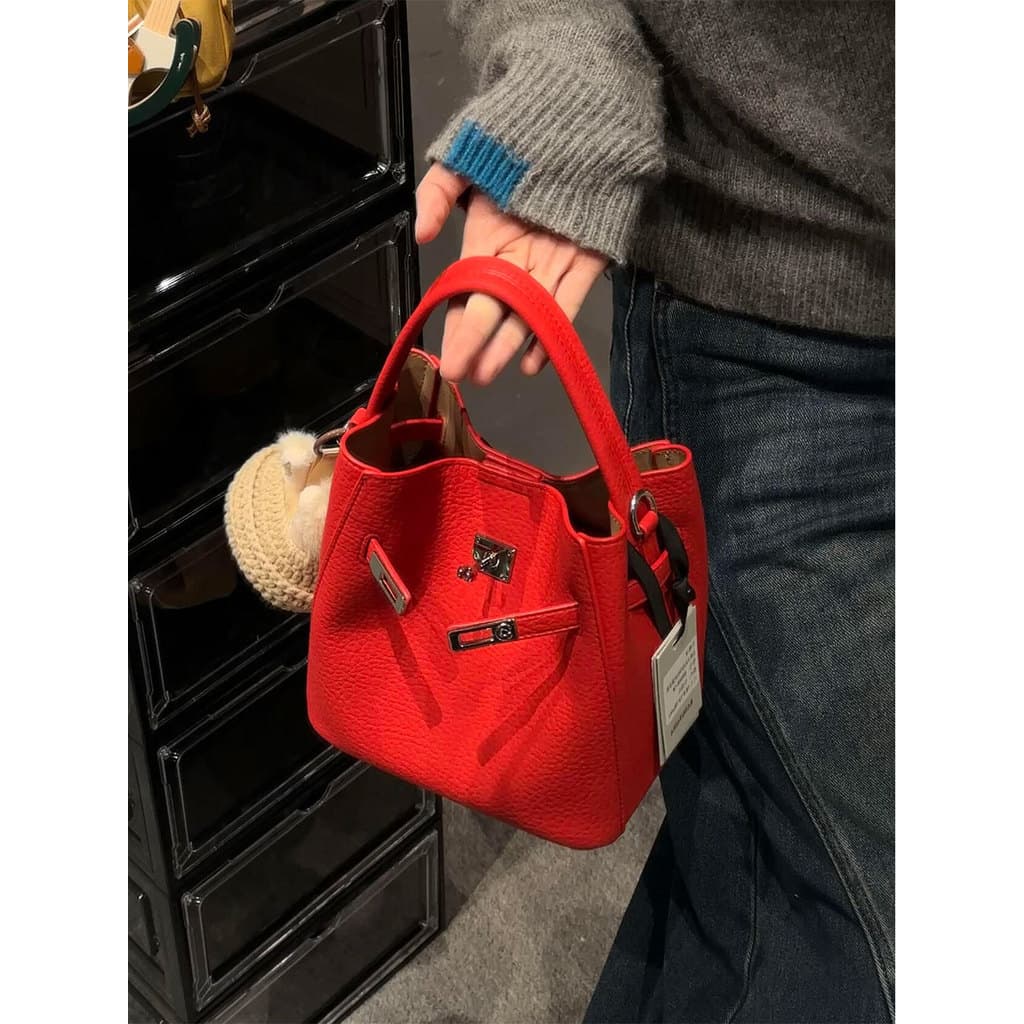 Retro portátil vermelho balde saco feminino 2026 novo estilo luz luxo nicho High-End All-Match Commuter saco do mensagei
