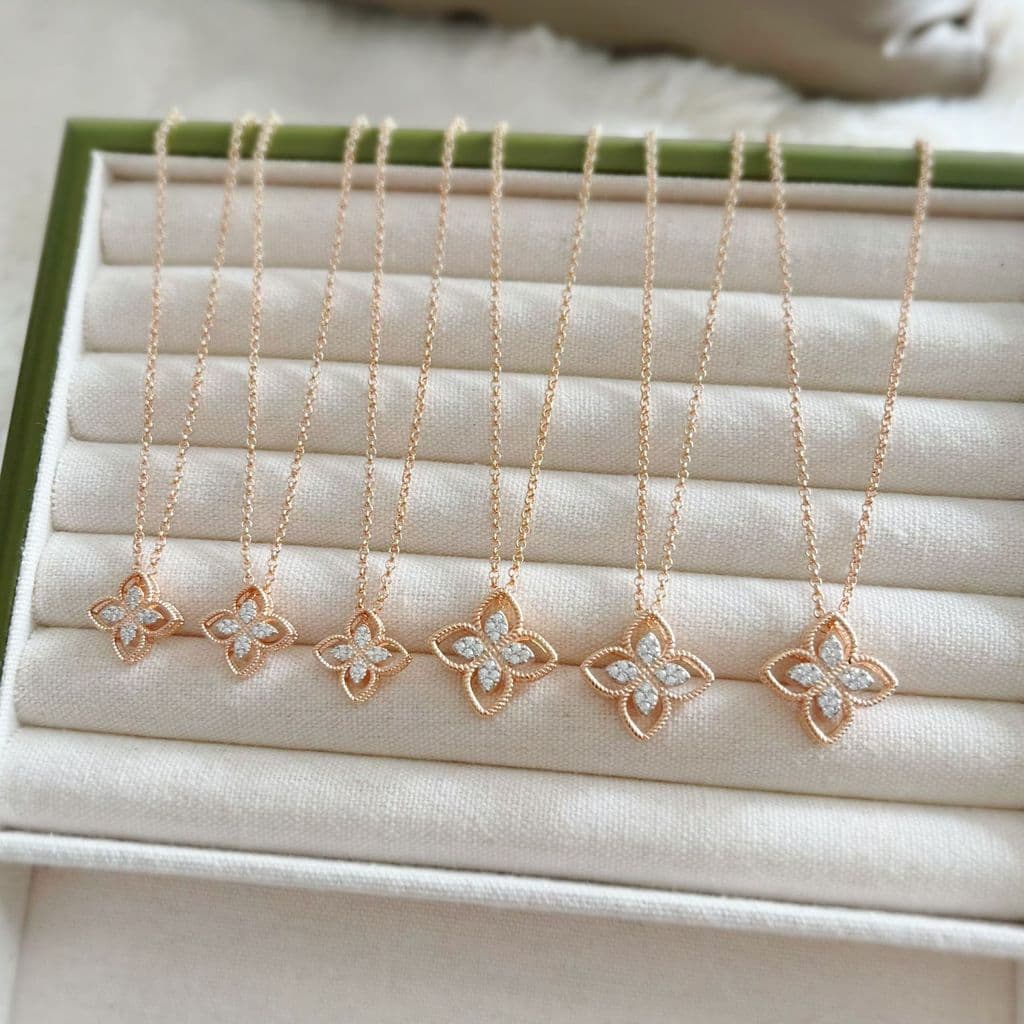 RC ying Colar de trevo de quatro folhas cravejado de diamantes feminino nicho luz luxo oco flor de quatro folhas Clavi