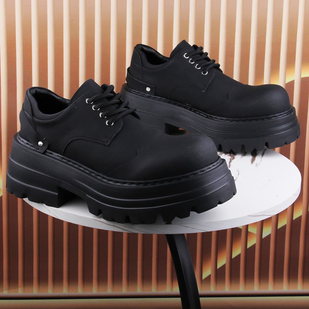 Sapatos Derby de sola grossa aumentando sapatos de couro casuais masculinos preto dedo do pé redondo sapatos de dedo gra