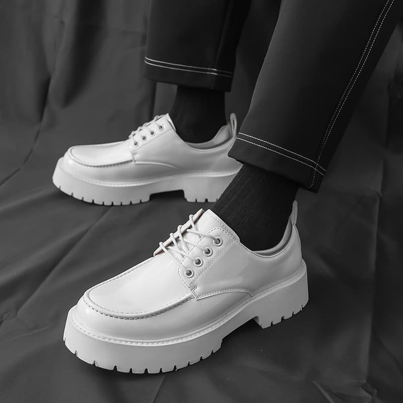 Sapatos de couro masculino estilo 2026 novo estilo branco aumento interno negócios Formal Wear Casual High-End casamento