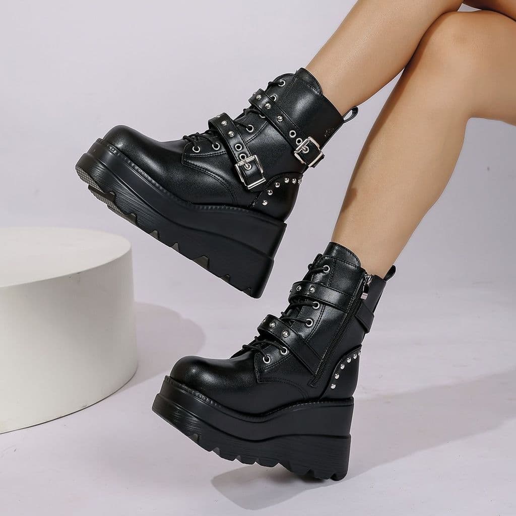 Sapatos de aumento de altura sapatos de verão de sola grossa Punk estilo fino quente menina botas curtas góticas