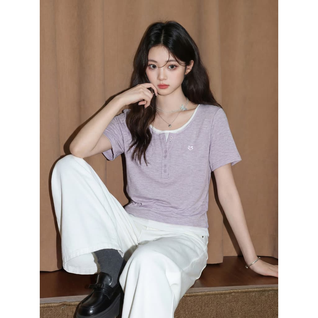 Roxo em torno do pescoço de manga curta camiseta feminina 2026 verão novo estilo falso costura de duas peças pequena fre