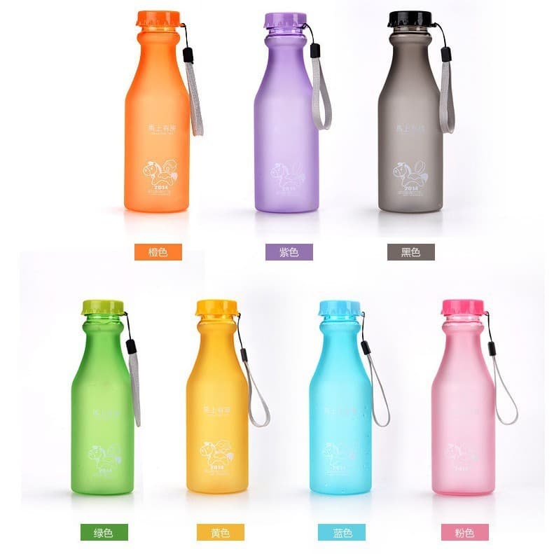 Oferta especial Garrafa de refrigerante fosca portátil de plástico à prova de vazamento Copo de água selado Copo de viag