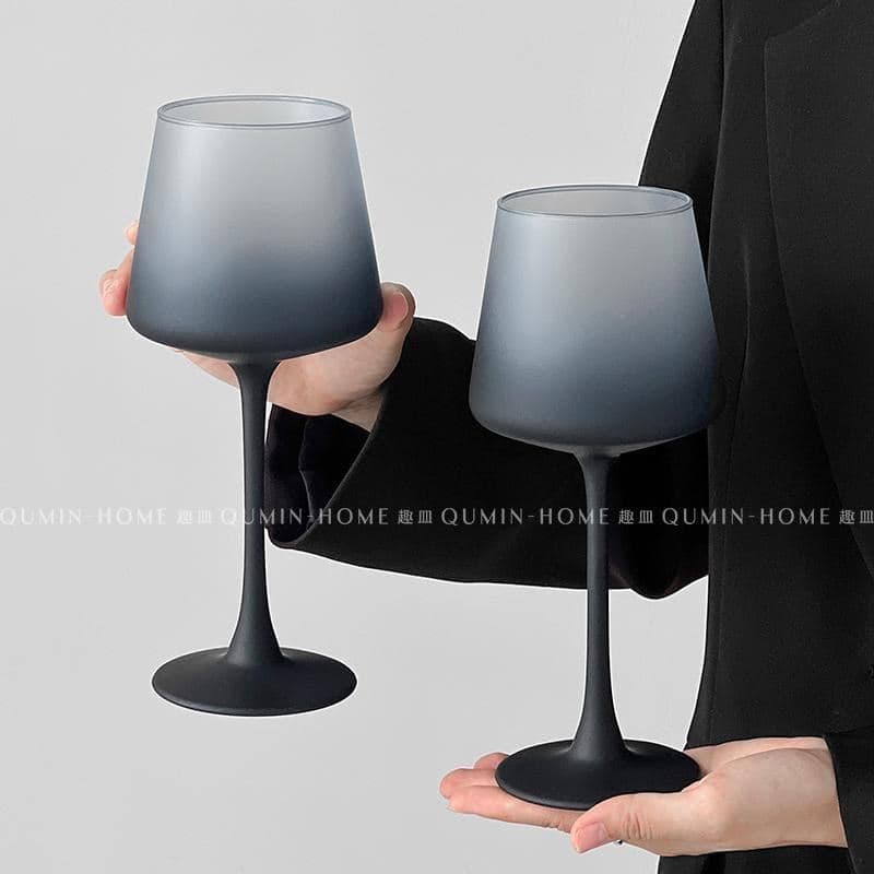 [Novo produto] estilo prato divertido gradiente vidro cinza taça de vidro vermelho champanhe luz doméstica luxo vidro de