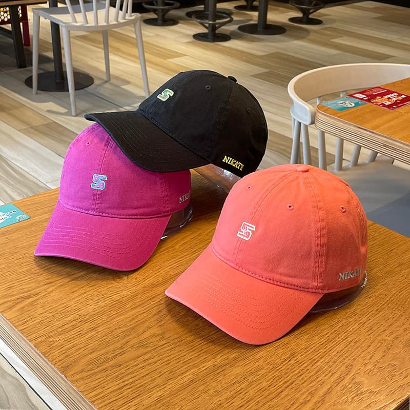 Influenciador casal novo estilo lavado algodão bordado chapéu de beisebol feminino nicho Wear elegante estudante proteto