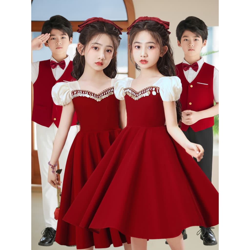 Crianças coro recitação trajes meninos meninas vermelho tema patriótico estudantes do ensino fundamental poesia palestra