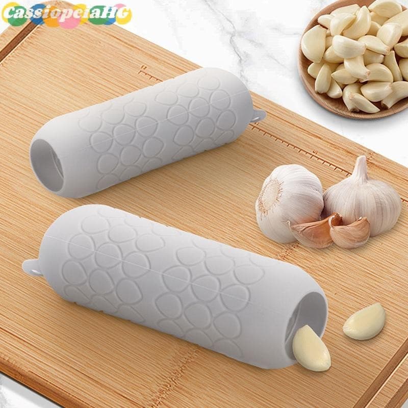 Descascador Rápido de Alho em Silicone, uma ferramenta para descascar pequenos dentes de alho.
