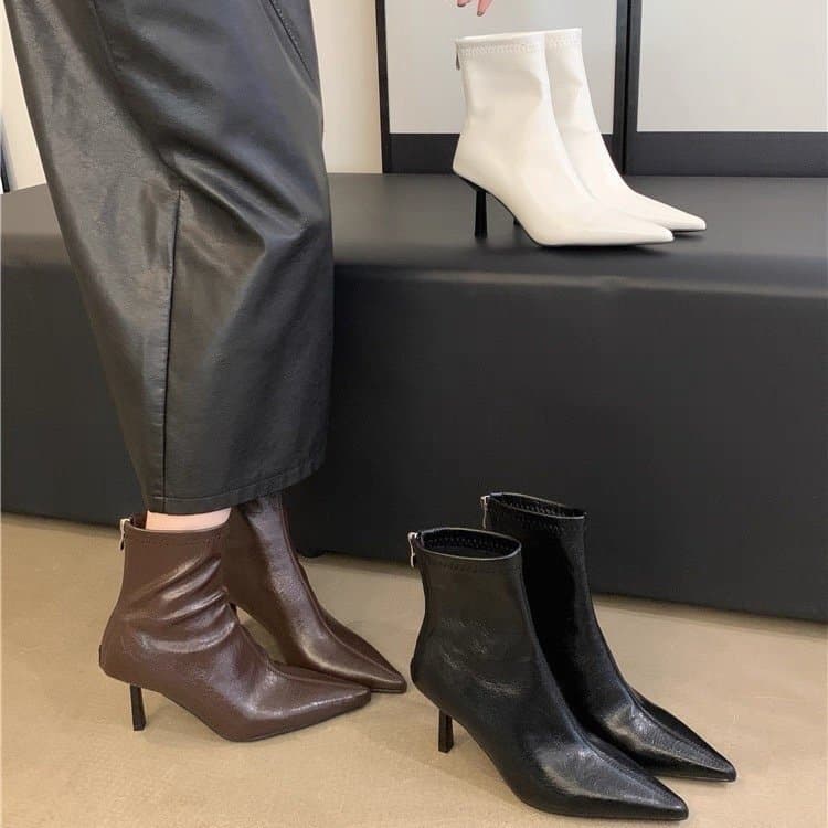 Botas de moda com bico fino e salto fino, botas curtas femininas com zíper traseiro e salto alto.