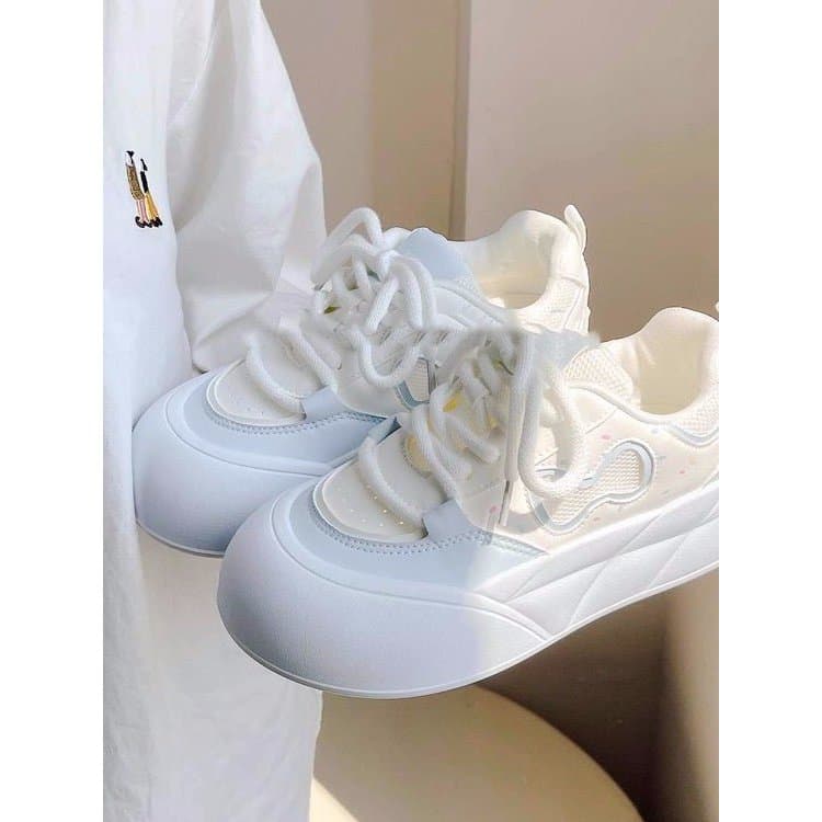 Malha respirável All-Match tênis feminino 2025 novo estilo de sola grossa sapatos brancos estudante nicho pão sapatos ve