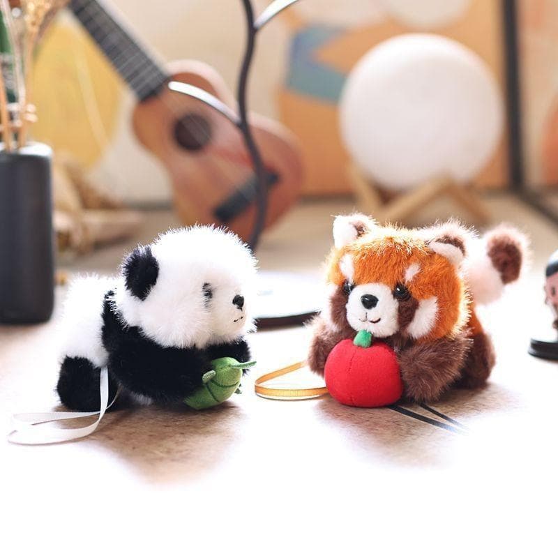Pequeno Guaxinim Magnético Para Abraçar O Ombro Segurando Um Brinquedo De Pelúcia De Maçã , mini Boneca panda , Infantil