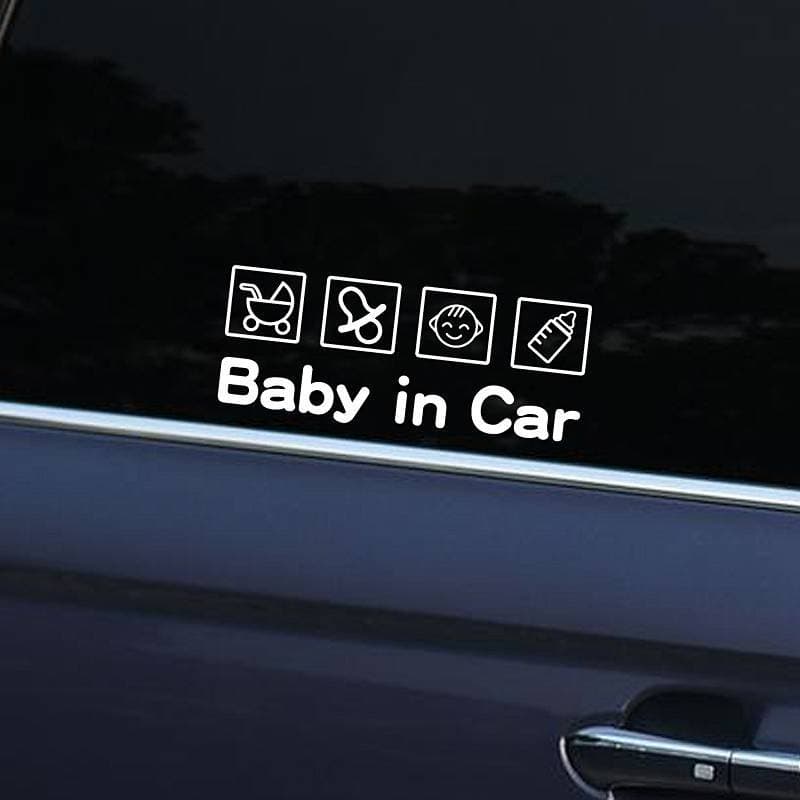 Bebê tem um adesivo de carro de bebê no carro tem um adesivo de carro infantil bebê no Slogan de texto de aviso traseiro