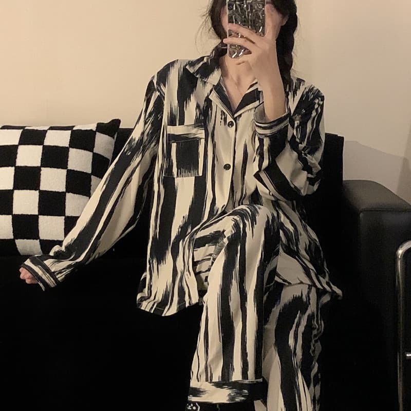Conjunto pijama casal listrado preto branco, estilo celebridade, para uso interno e externo 🖤