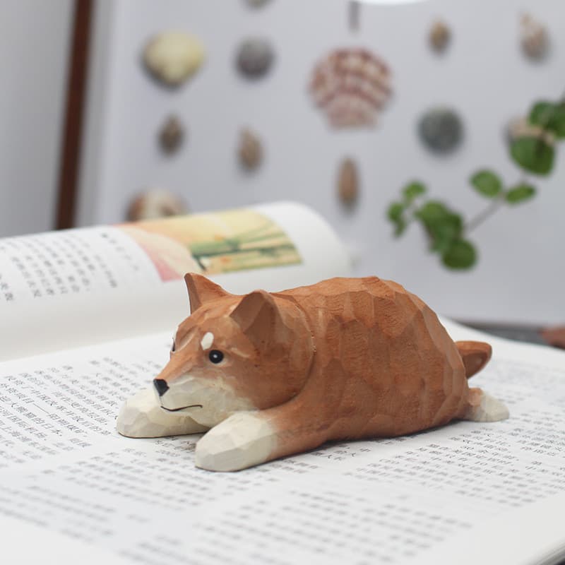 Estoque pronto Chumfun artesanal escultura em madeira ornamentos de animais Shiba inu bonito Akita inu artesanato acessó