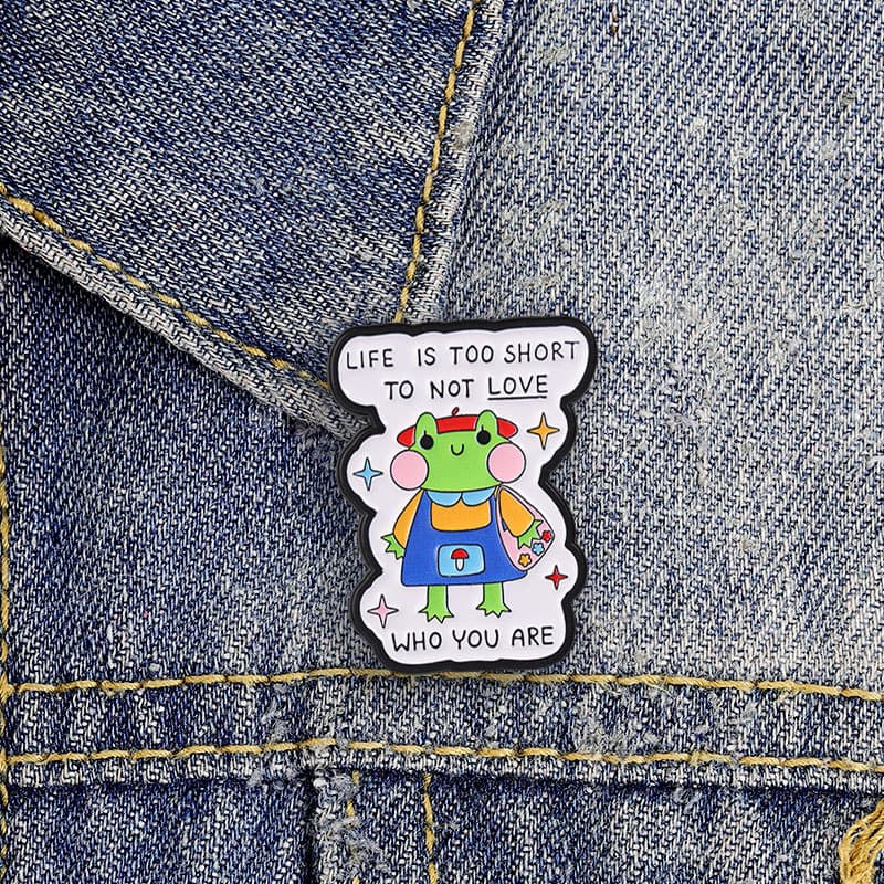 A Vida É Muito Curta Para Não Ama Quem Você Sapo Esmalte Pino Bonito Artista Lapela Broche Mochila Roupas Decoração