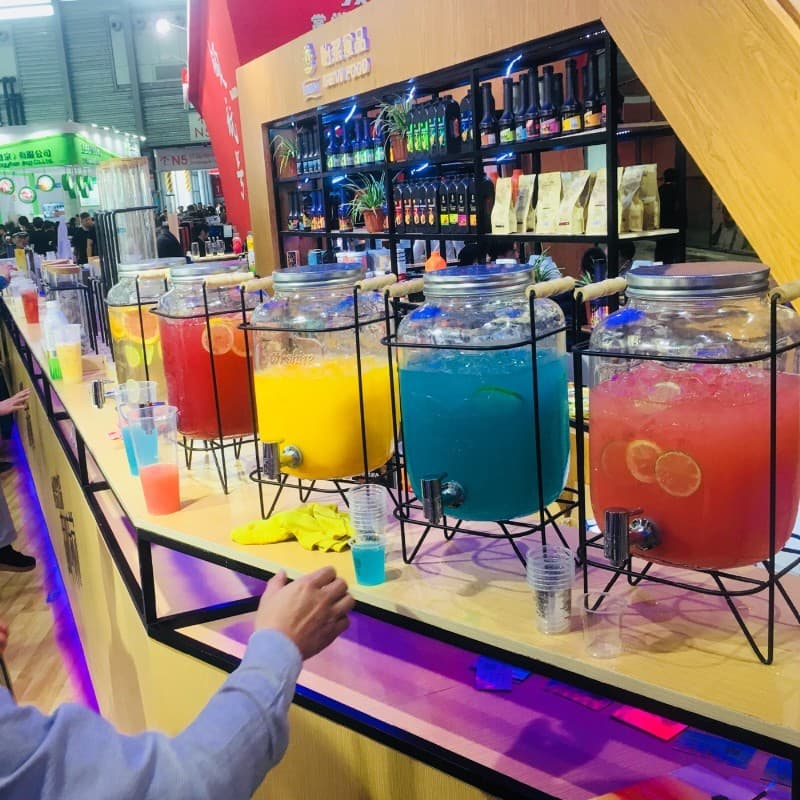 Com torneira garrafa de água fria Cola barril suco pode barril de bebidas garrafa de água fria garrafa de água de vidro