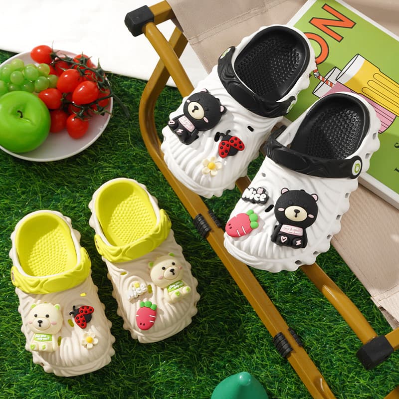 Novo bonito dos desenhos animados Baotou sapatos de sola macia buraco meninos meninas crianças médias eva leve exterior