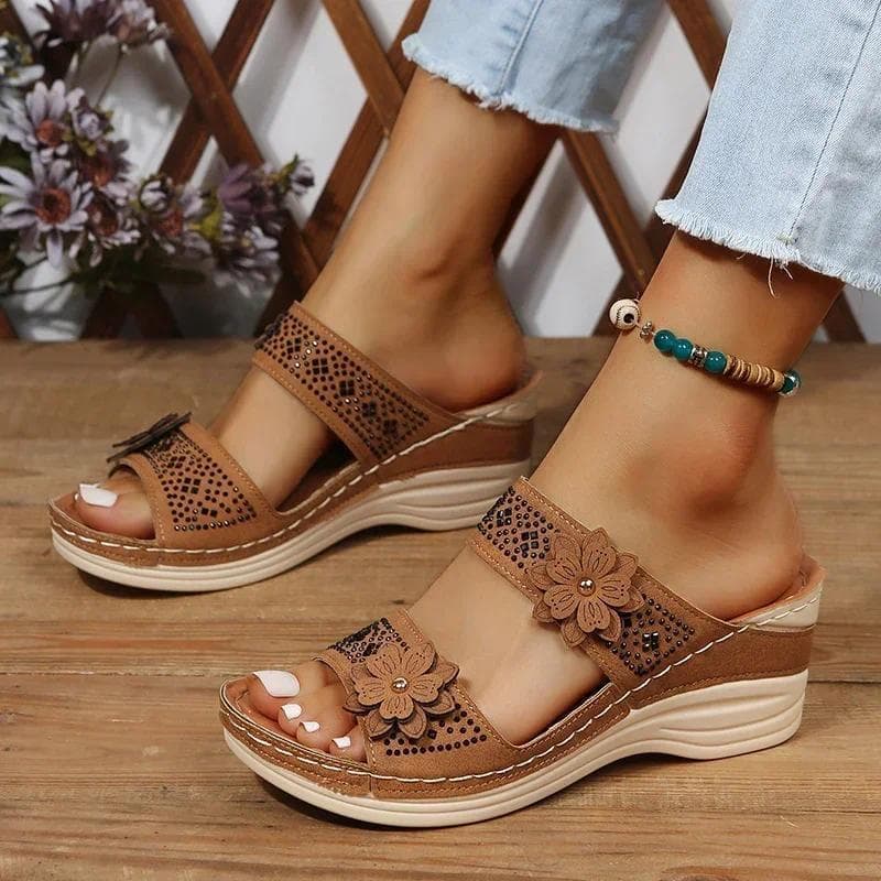 2026 Verão Chinelos Femininos Plus Size Sapatos Retro Sandálias Romanas Feminino Pu Casual Flor Cunha Plataforma